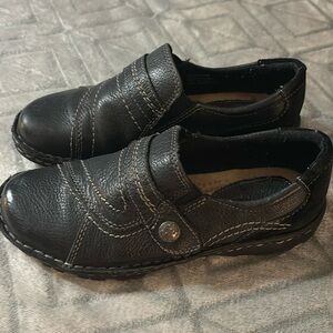 SIZE 6, leather, Earth origins slip on comfy shoes